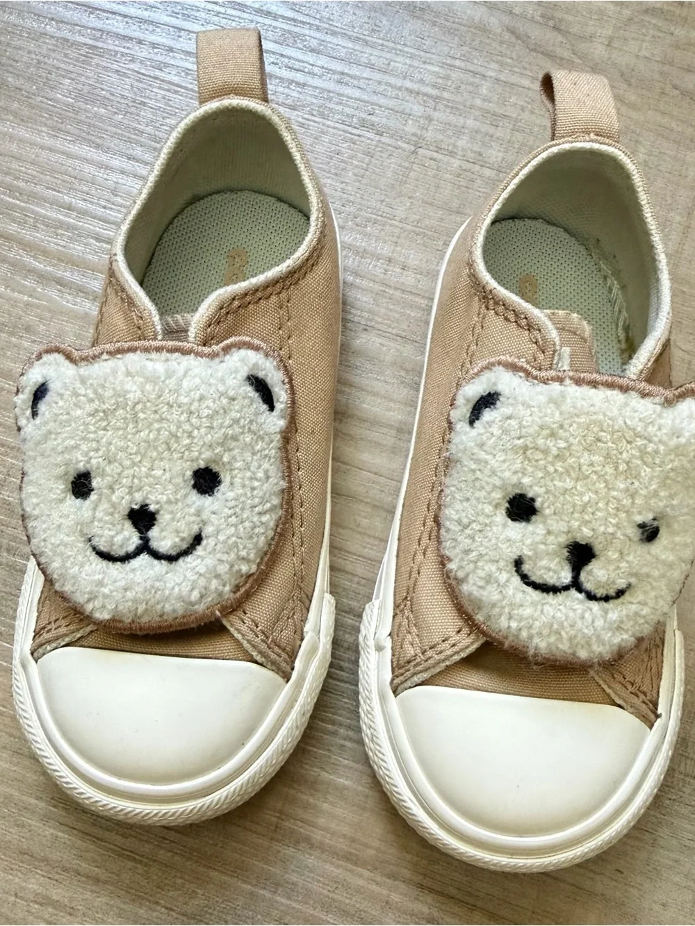 Converse Kids Beige and White Bear Slip-On Sneakers